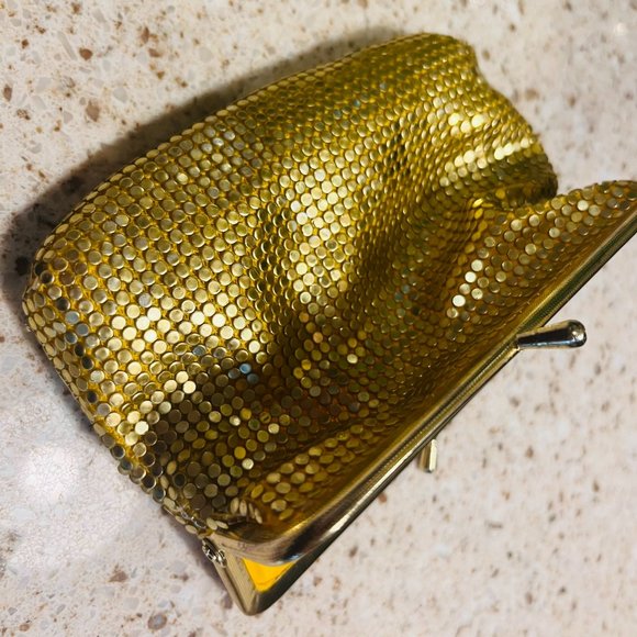 Vintage Gold Wallet by Daniella of Canada – 1980s – Made in Hong Kong – Metallic - Picture 4 of 4